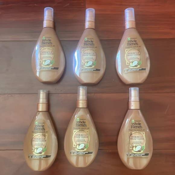 New Garnier Whole Blends Taming
Leave-In Treatment Miracle Frizz
Tamer 5 oz x 6 - Picture 1 of 8